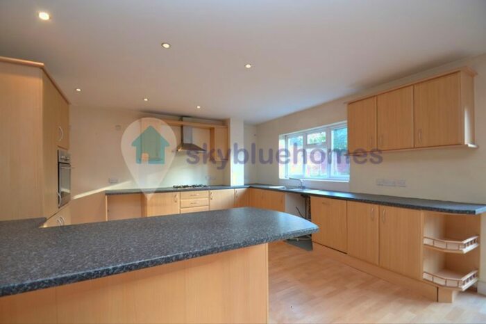 5 Bedroom Detached House To Rent In Tennis Court Drive, Leicester, LE5