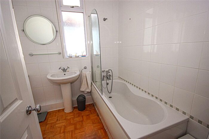 2 Bedroom Flat For Sale In East Walk, Seaton, Devon, EX12