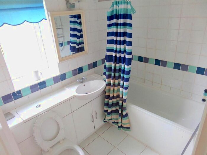 2 Bedroom Flat To Rent In Burkett Close, Hounslow, United Kingdom, UB2