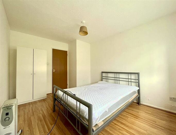 1 Bedroom Flat To Rent In Tennyson Close, Scotland Green Road, Ponders End, Enfield, EN3