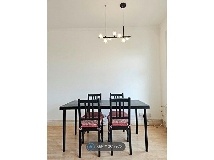 2 Bedroom Flat To Rent In Bounds Green, London, N11