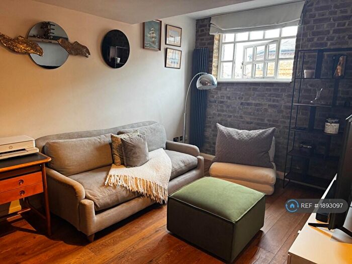 1 Bedroom Flat To Rent In Battersea Park Road, London, SW11