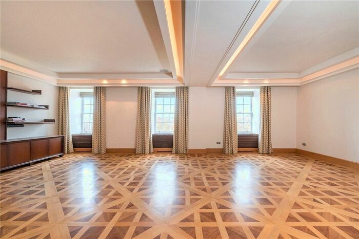 3 Bedroom Flat To Rent In Grosvenor Square, Mayfair, London, W1K