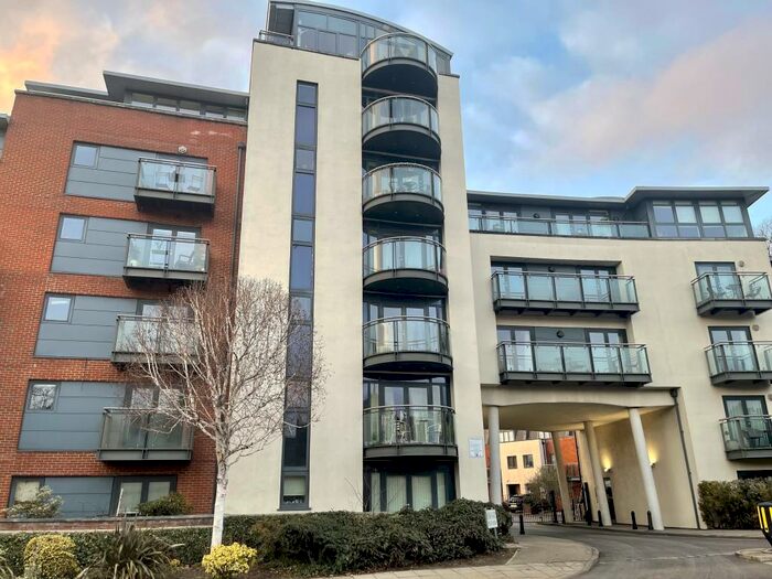 2 Bedroom Apartment To Rent In Kings Gate, Horsham, RH12