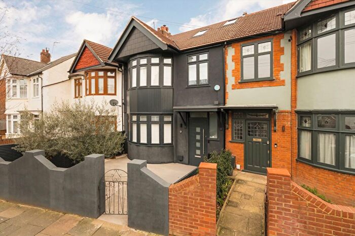 5 Bedroom Terraced House For Sale In Harlesden Gardens, Harlesden, NW10