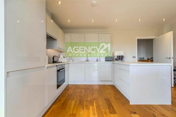 2 Bedroom Flat To Rent In The Grove, Gravesend, DA12