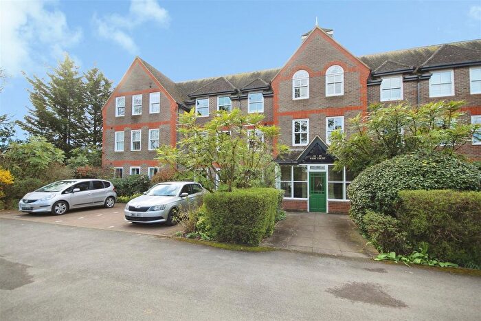 3 Bedroom Flat For Sale In West Court, Sonning, Reading, Berkshire, RG4