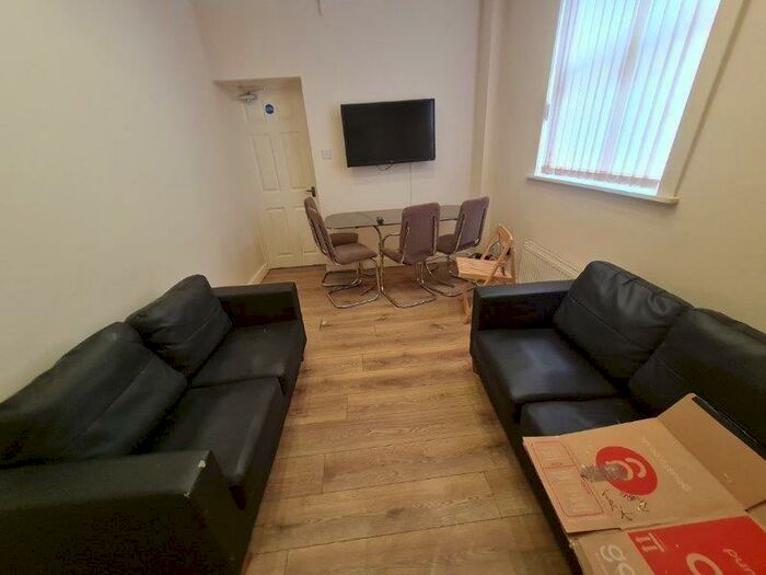 5 Bedroom House Of Multiple Occupation To Rent In Furness Road, Manchester, Greater Manchester, M14