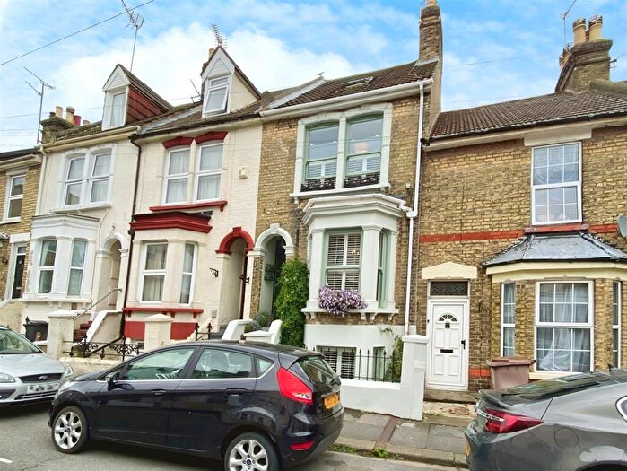 3 Bedroom Terraced House For Sale In Rochester Avenue, Rochester, ME1