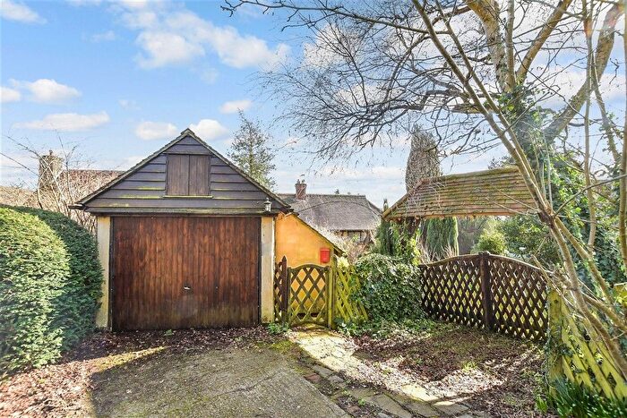 2 Bedroom Bungalow For Sale In Pilgrims Lane, Chilham, Canterbury, Kent, CT4