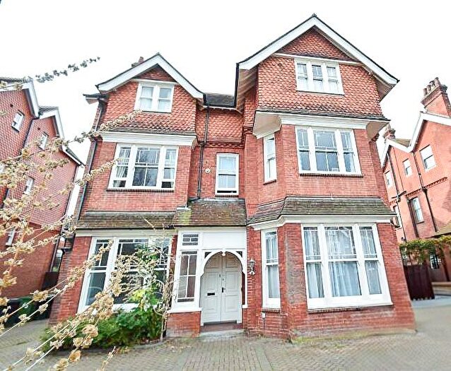 3 Bedroom Flat To Rent In The Hollies, Carlisle Road, Eastbourne, East Sussex, BN20