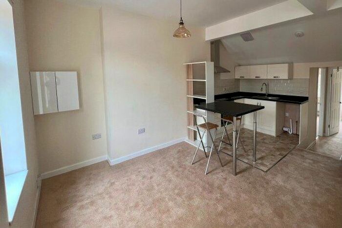 2 Bedroom Flat To Rent In High Street, Chesterfield, S43
