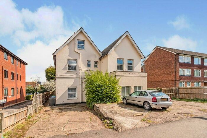 1 Bedroom Flat To Rent In Hook Road, Surbiton, KT6