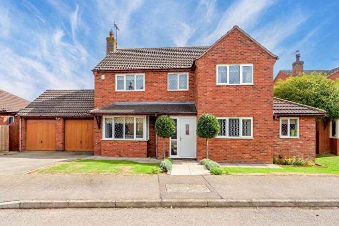 4 Bedroom Detached House For Sale In Doulton Close, Desborough, Kettering, NN14