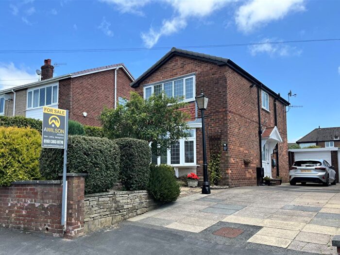3 Bedroom Detached House For Sale In , Green Lane, Hollingworth, Tameside, SK14