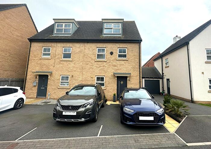 4 Bedroom Town House For Sale In Stretton Street, Adwick-Le-Street, Doncaster, DN6