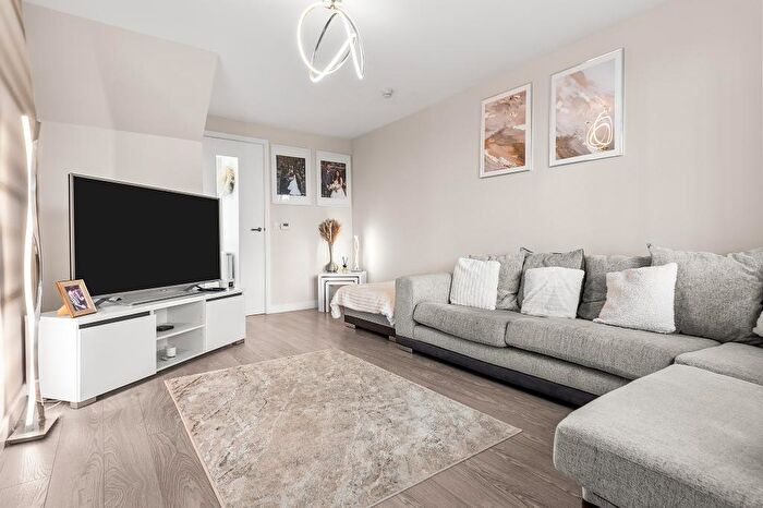 3 Bedroom Detached House For Sale In Hedgerow Drive, Kinnaird, Larbert, FK5
