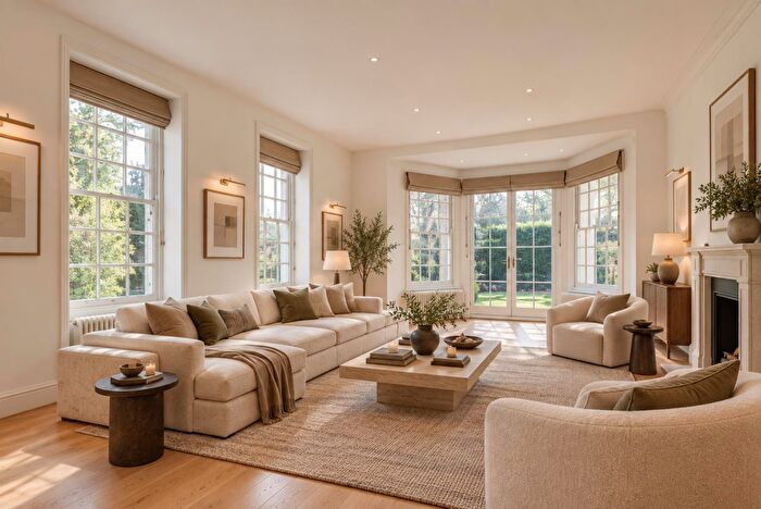 4 Bedroom Flat To Rent In Frognal, Hampstead Village, NW3