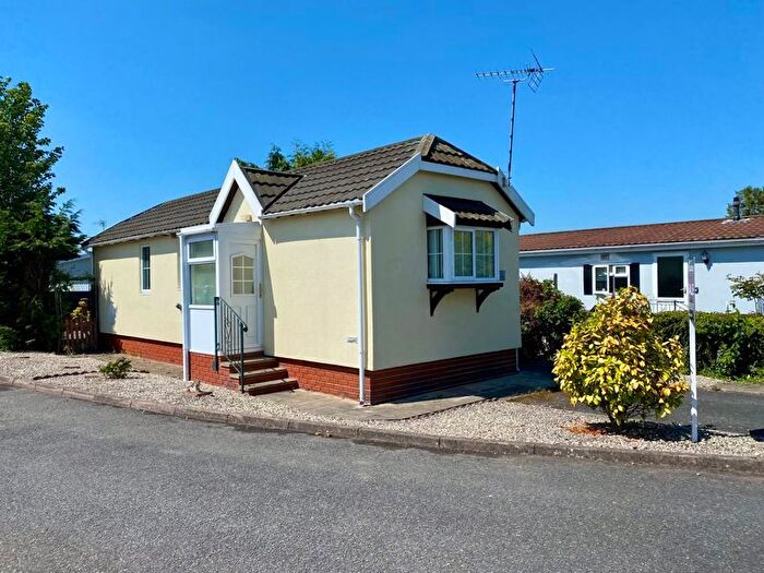 1 Bedroom Mobile/park Home For Sale In Breton Park, Muxton, Telford, TF2
