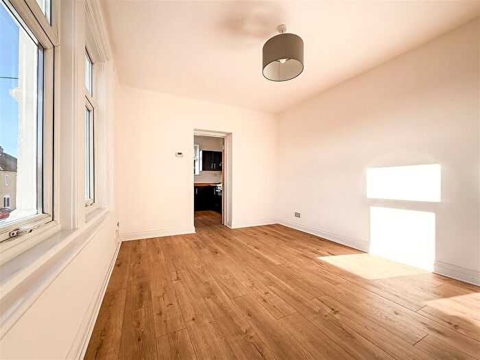 1 Bedroom Flat For Sale In Copnor Road, Portsmouth, PO3