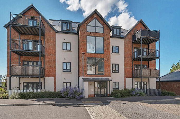 2 Bedroom Apartment For Sale In Johnstone Close, Bracknell, Berkshire, RG12