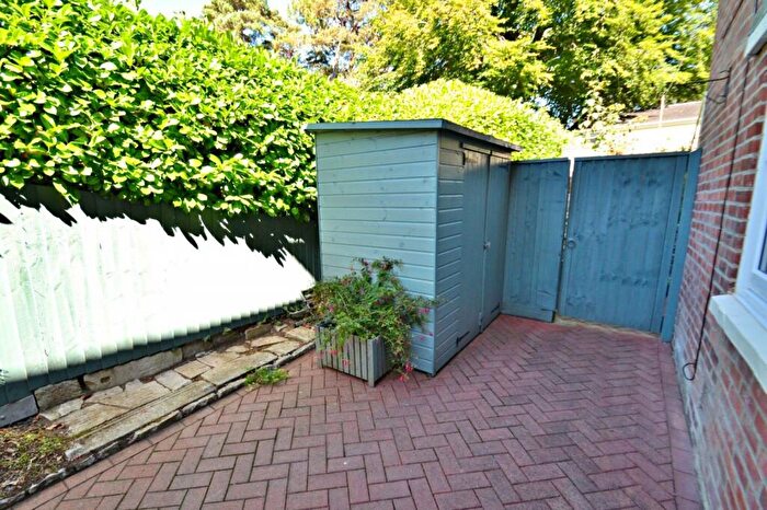 2 Bedroom Flat To Rent In Broadstone, BH18