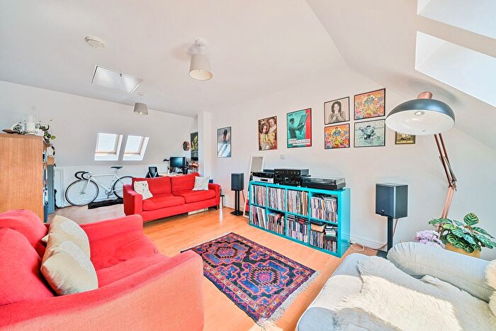 2 Bedroom Flat For Sale In Peckham Road, London, SE15