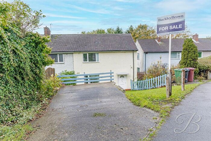 3 Bedroom Semi Detached House For Sale In Houfton Road, Bolsover, Chesterfield, S44