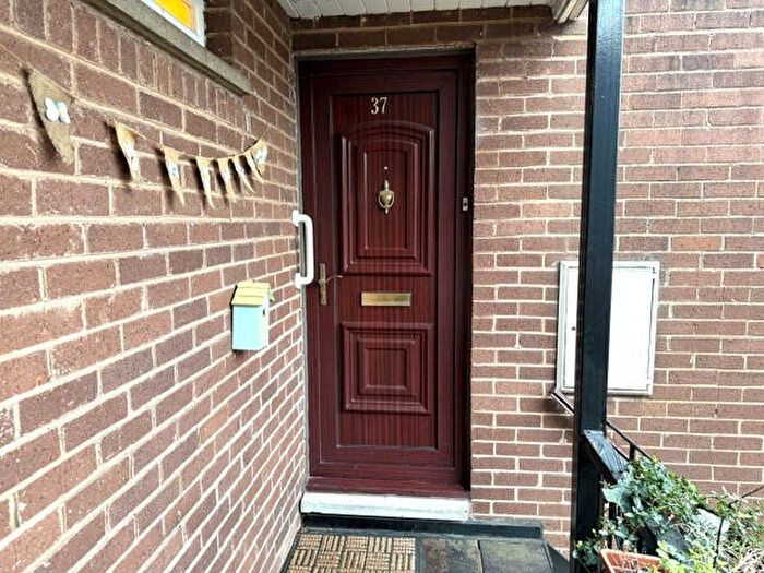 2 Bedroom Apartment For Sale In Tinniswood, Preston, Lancashire, PR2