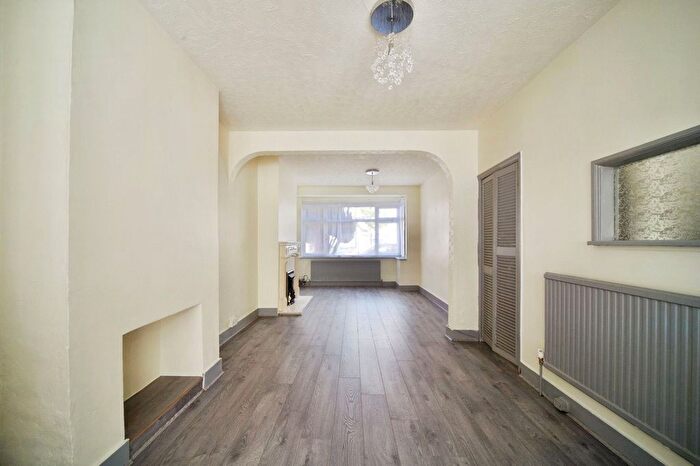 3 Bedroom Terraced House To Rent In Lawrence Avenue, London, E12