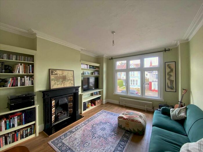 3 Bedroom Flat To Rent In Satanita Road, Westcliff-On-Sea, SS0