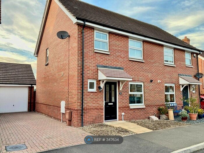 3 Bedroom Semi-Detached House To Rent In Woodpecker Way, Costessey, Norwich, NR8