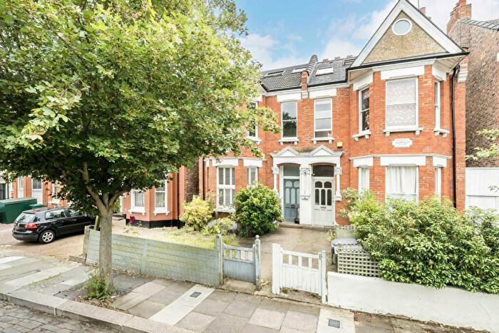 2 Bedroom Flat To Rent In Sutton Road, London, N10