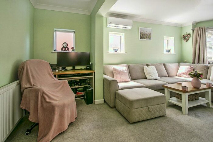 3 Bedroom Detached House For Sale In Wimborne Road, Bournemouth, BH10