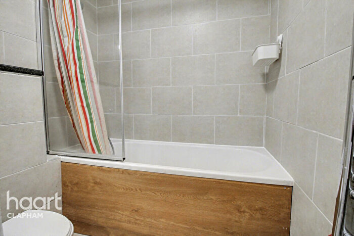 2 Bedroom Apartment To Rent In Parkgate Road, London, SW11