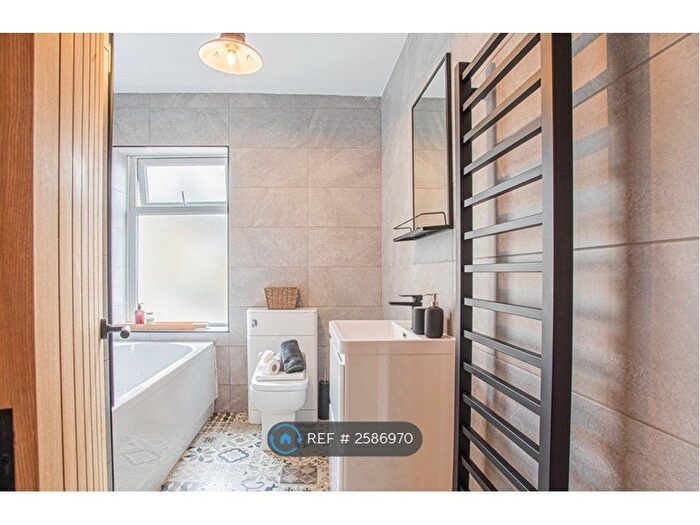 2 Bedroom End Of Terrace House To Rent In Lidget Street, Huddersfield, HD3
