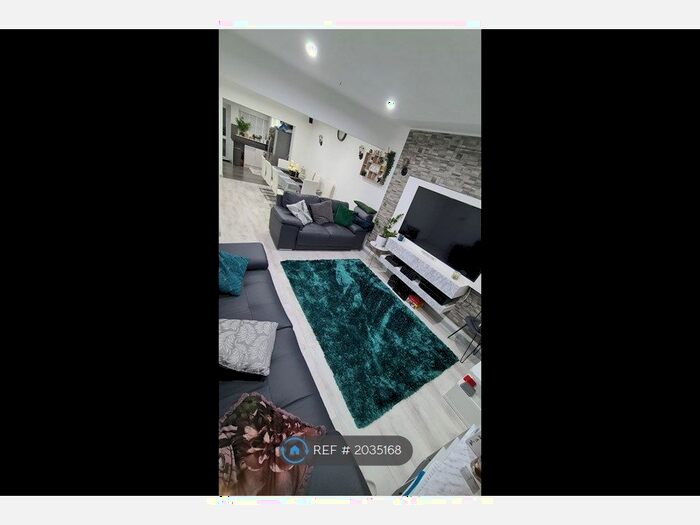 1 Bedroom Terraced House To Rent In Southend Arterial Road, Gidea Park, Romford, RM2