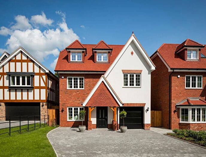 4 Bedroom Detached House For Sale In Hall Lane, Upminster, RM14