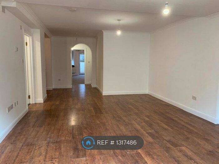 2 Bedroom Flat To Rent In Langhorne Gardens, Folkestone CT20