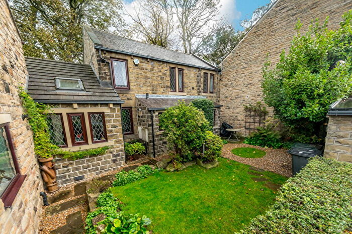 2 Bedroom Link Detached House For Sale In Scott Hill, Clayton West, HD8