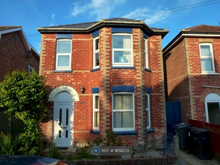 4 Bedroom Detached House To Rent In Trafalgar Road, Bournemouth, BH9