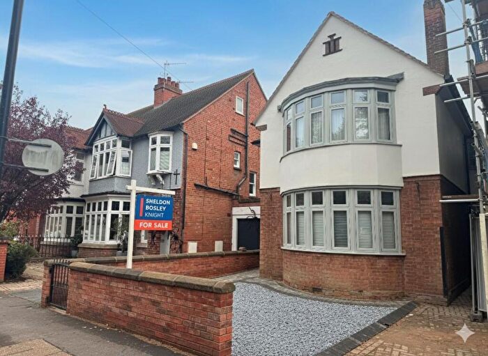 4 Bedroom Link Detached House For Sale In Rother Street, Stratford-Upon-Avon, CV37