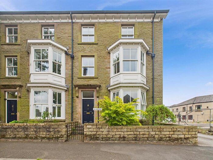1 Bedroom Apartment For Sale In Hardwick Square South, Buxton, SK17