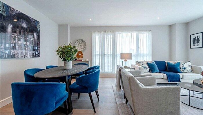 2 Bedroom Apartment To Rent In Westferry Circus, Canary Wharf, London, E14