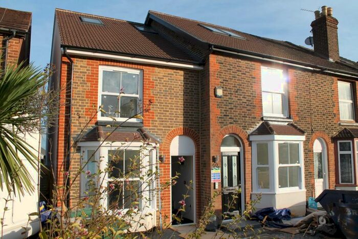 2 Bedroom Flat To Rent In Earlswood Road, Earlswood, RH1