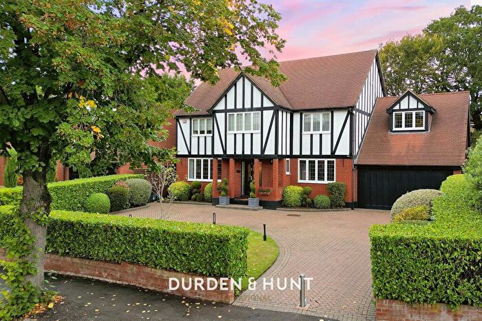 5 Bedroom Detached House For Sale In Little Plucketts Way, Buckhurst Hill, IG9