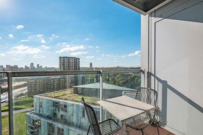 2 Bedroom Apartment To Rent In Harmony Place, London, SE8