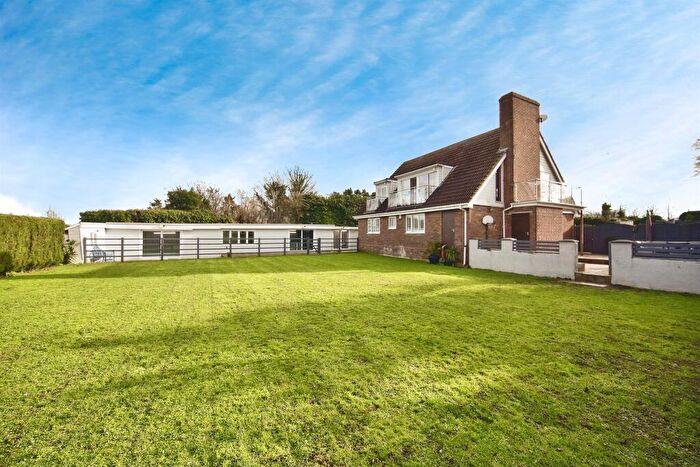 4 Bedroom Detached House For Sale In Warden Road, Eastchurch, Sheerness, ME12