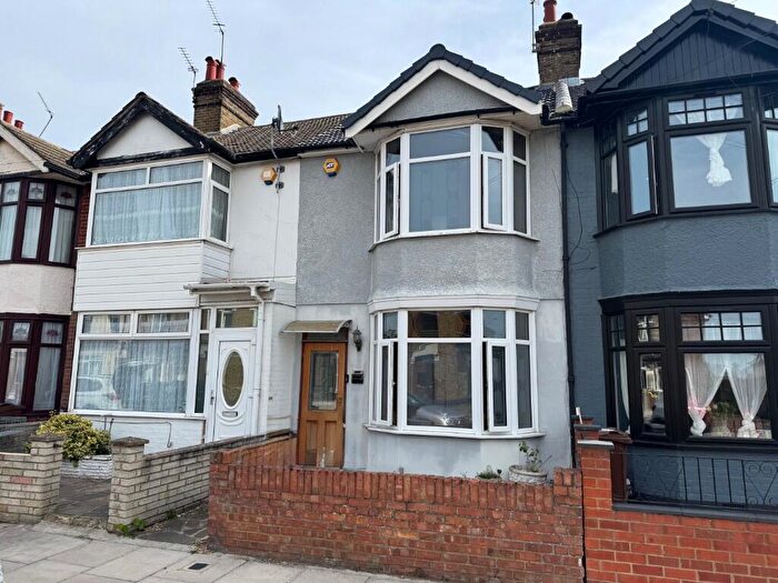 3 Bedroom Terraced House For Sale In Pretoria Road, Romford, London, RM7