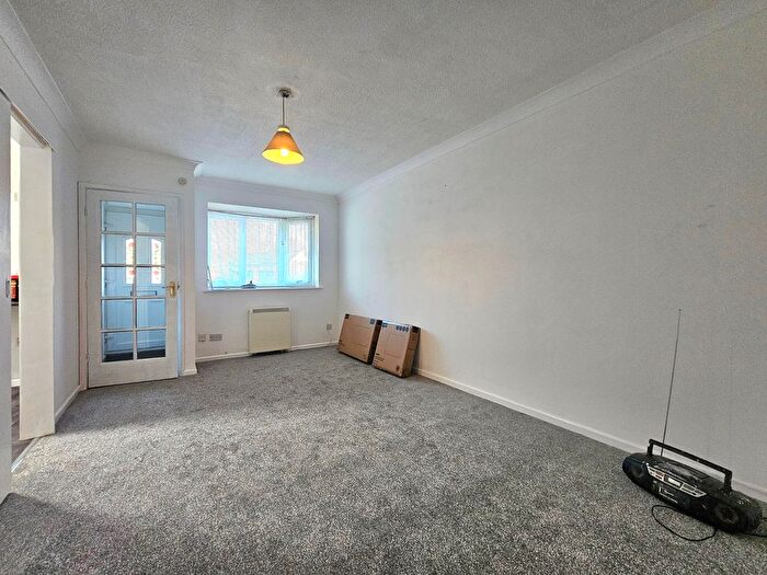 2 Bedroom Bungalow To Rent In Kings Drive, Brixham, TQ5